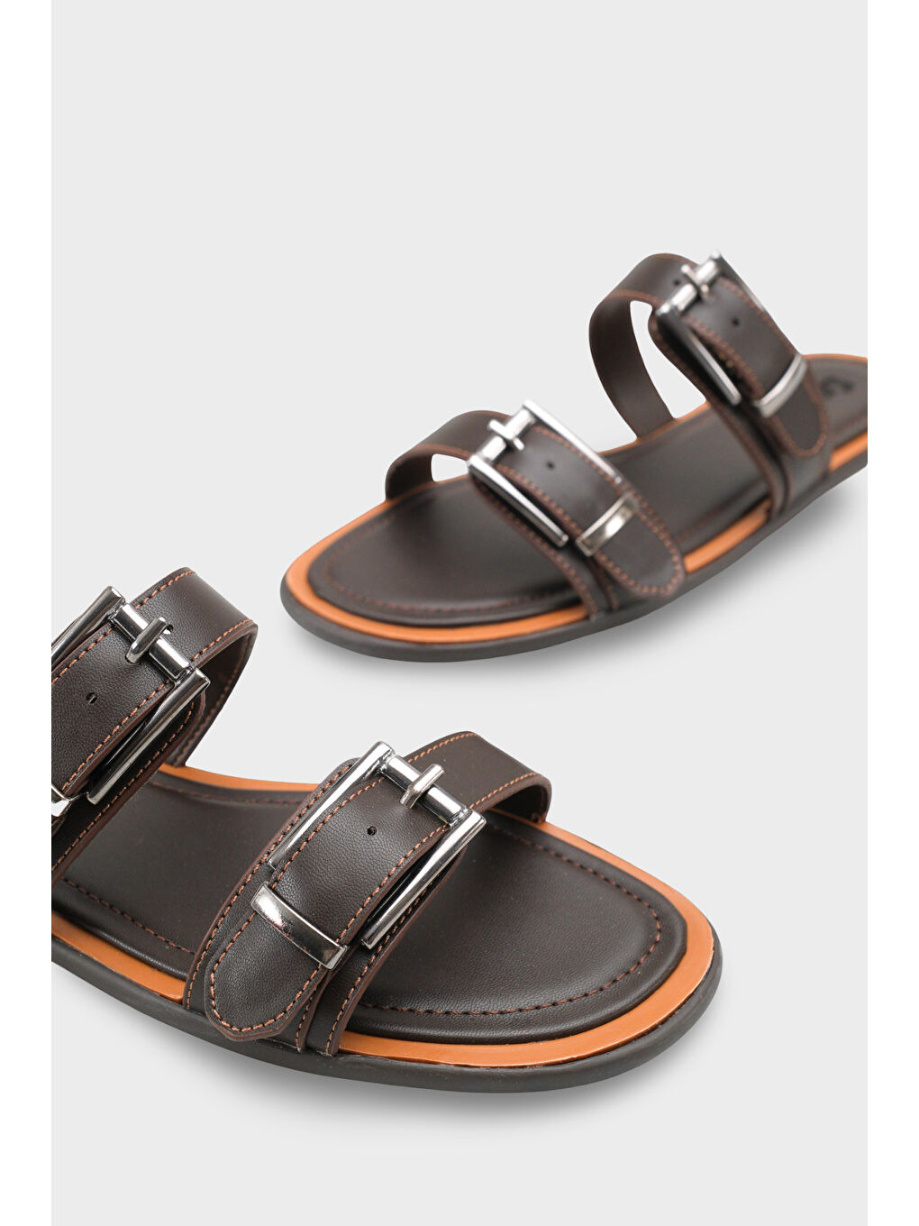 Kahverengi Madalyn Çift Tokalı Düz Topuklu Kadın Terlik Kadın Terlik-3