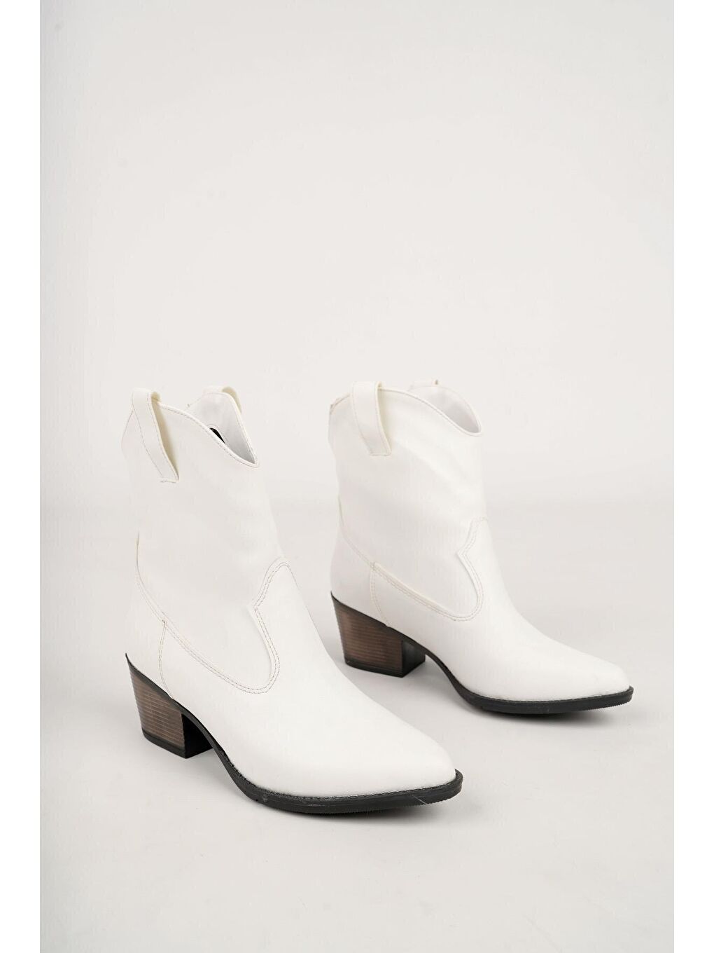 Beyaz Cowboy Kadın Şık Tarz ve Rahat Kışlık Topuklu Bot