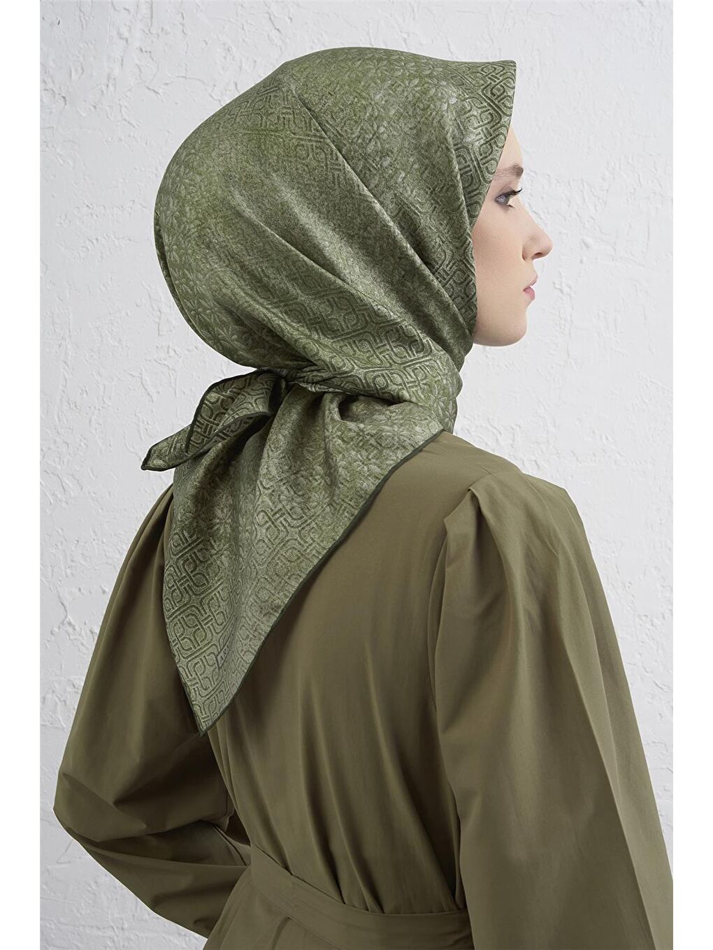 Yeşil Klasik Desenli Saf İpek Twill Eşarp 9437D 15-2