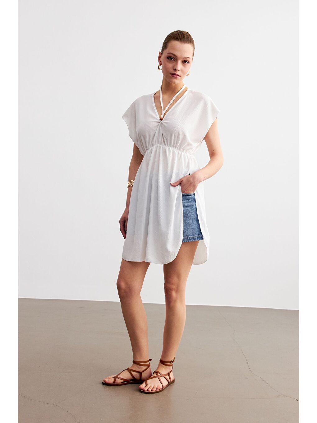 Kadın Beyaz V Yaka İpli Pareo