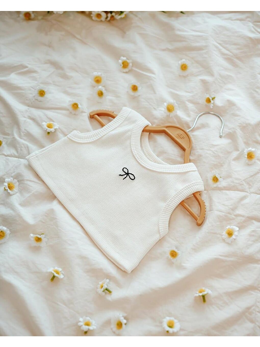 Kız Çocuk Pamuklu Ekru Ribana Atlet Crop - Fiyonk Nakış Detaylı