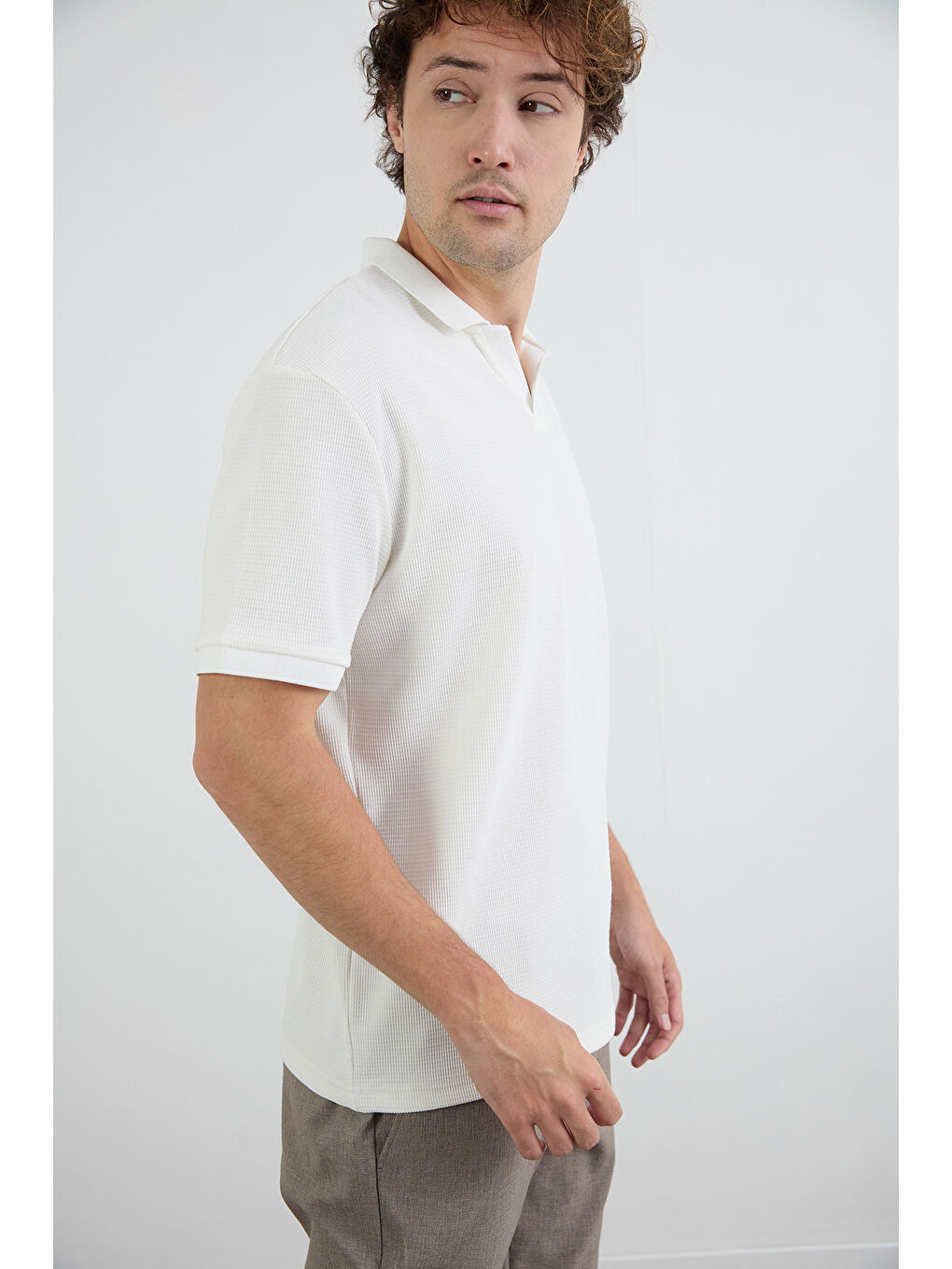 Beyaz Basic Polo Yaka Jakarlı Tişört-2