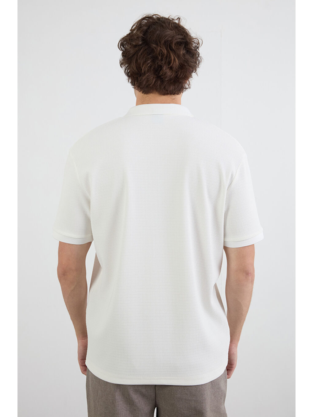 Beyaz Basic Polo Yaka Jakarlı Tişört-3