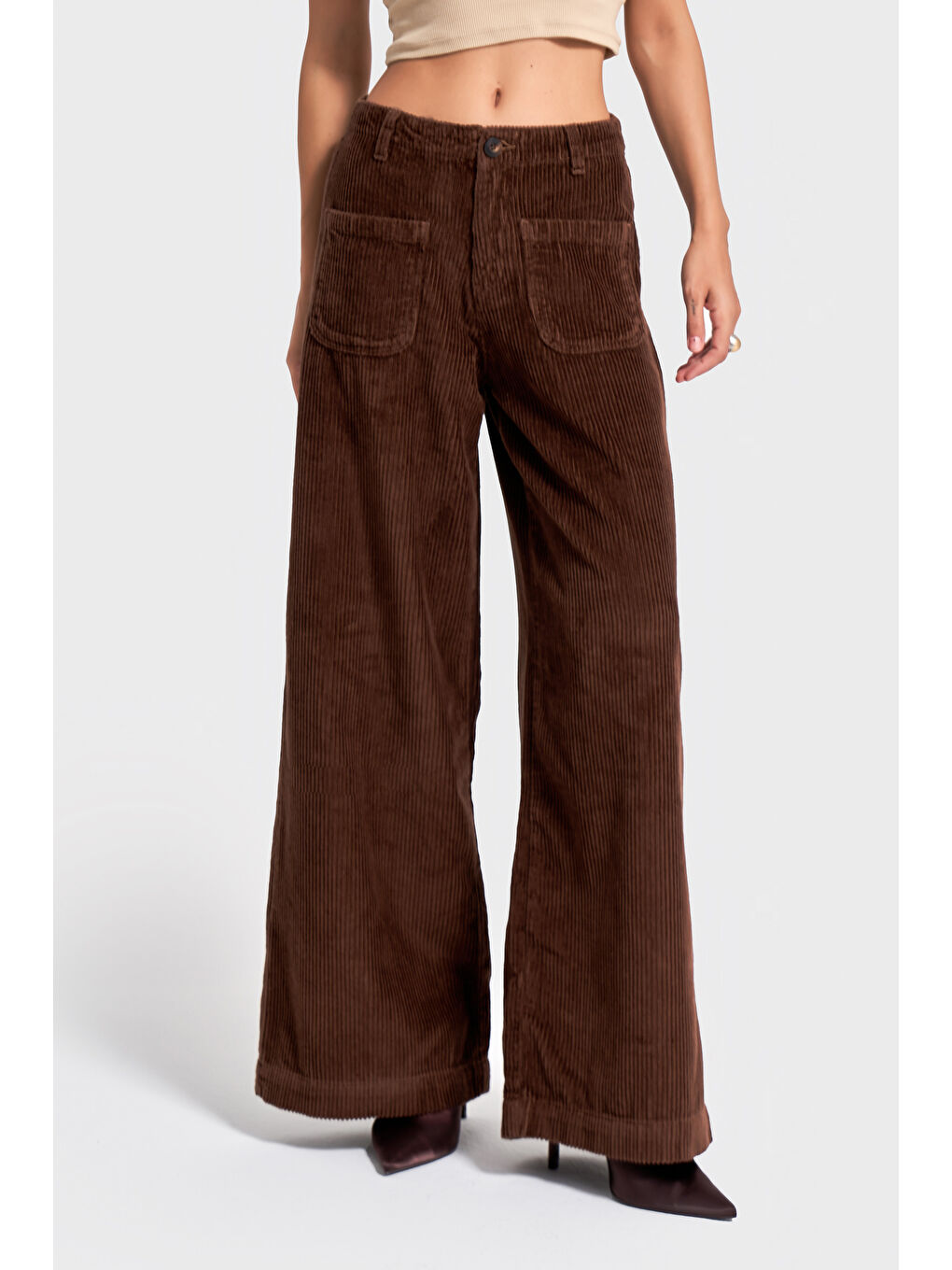 Kahverengi Kadın Koyu Kahve Renk 26w5-42 Palazzo Fit Cep Detaylı Kalın Fitilli Velvet Kadife Kumaş Pantolon-1