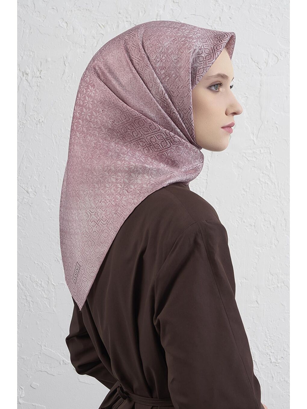 Pembe Klasik Desenli Saf İpek Twill Eşarp 9437D 14-2