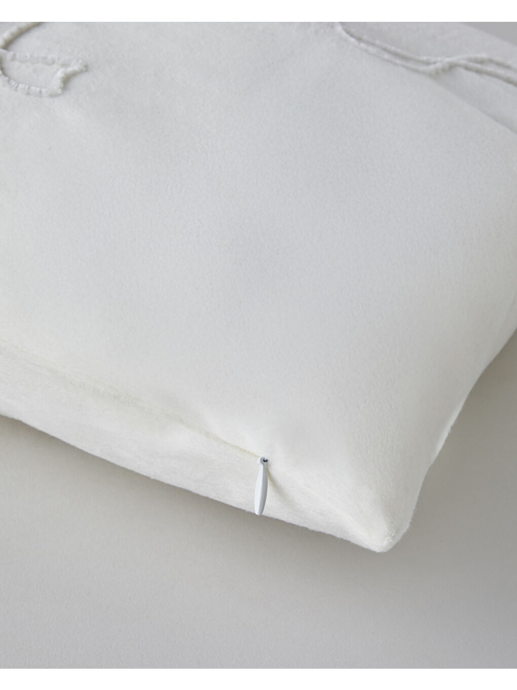 Lea Dolgulu Kırlent 35x55 cm Ekru-1