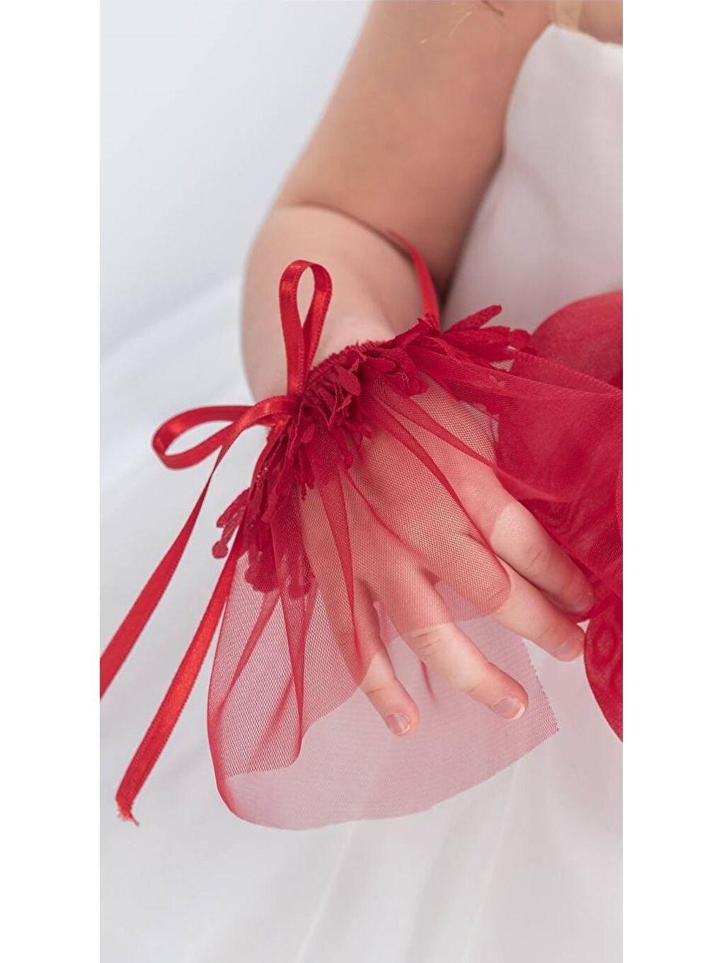 Beyaz Karolin Robası Çiçekli Bilekli Aksesuarlı Kız Çocuk Abiye Elbise M00724-7