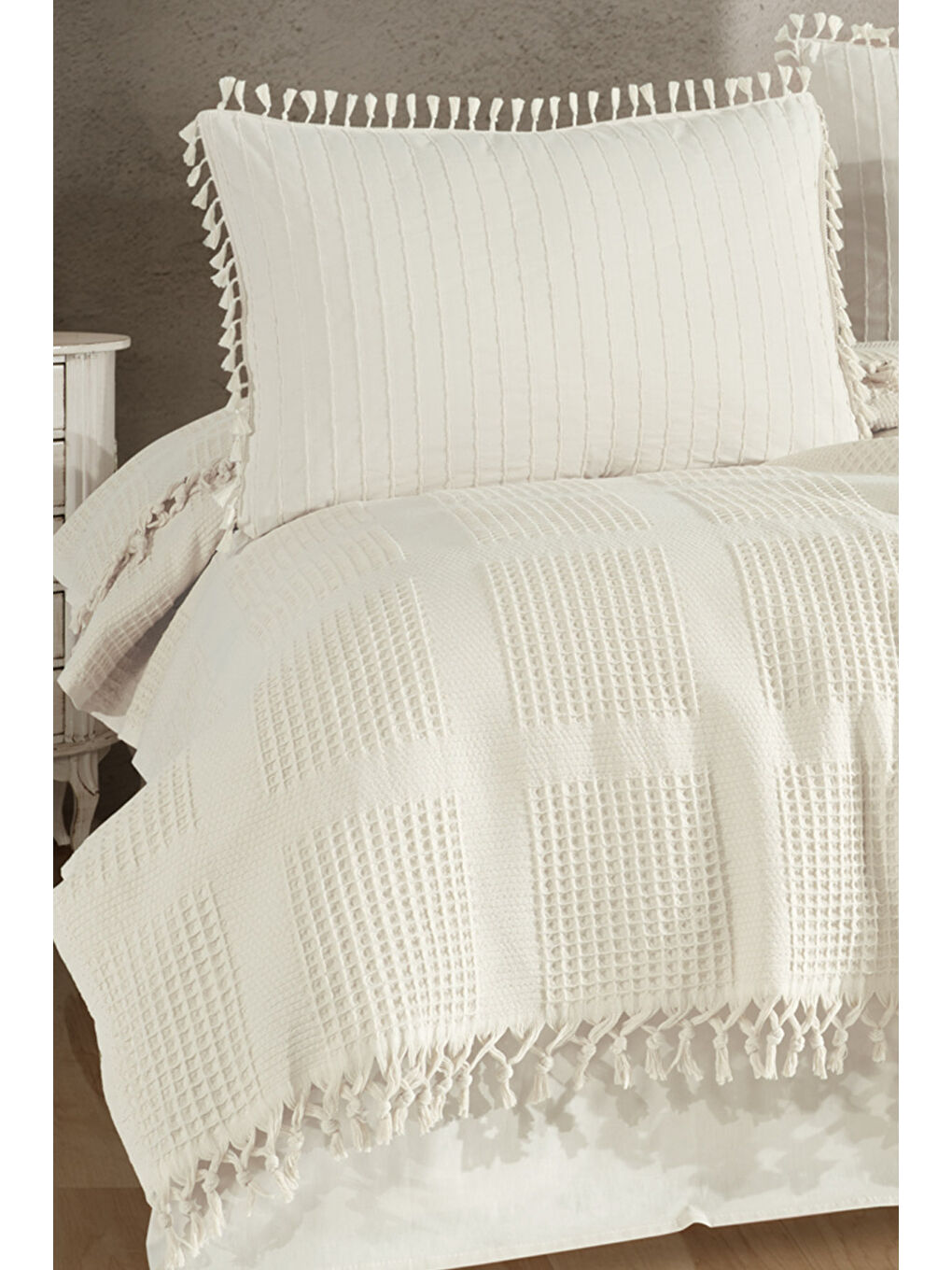 %100 Pamuk Çift Kişilik Püsküllü Pike Takımı Velda Ekru-1