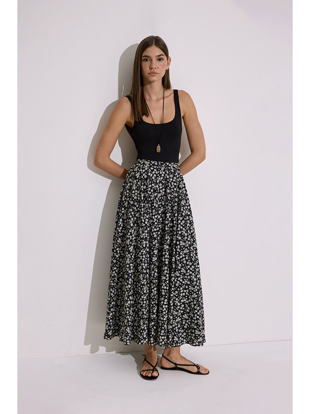 Siyah Desenli Kloş Etek Daısy-3