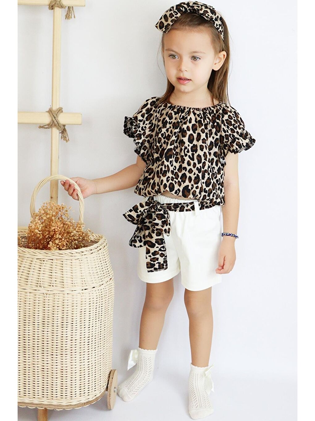 Kahverengi Kız Bebek Viskon Leopar Madonna Yaka Şortlu Bandana Alt Üst Takım-4