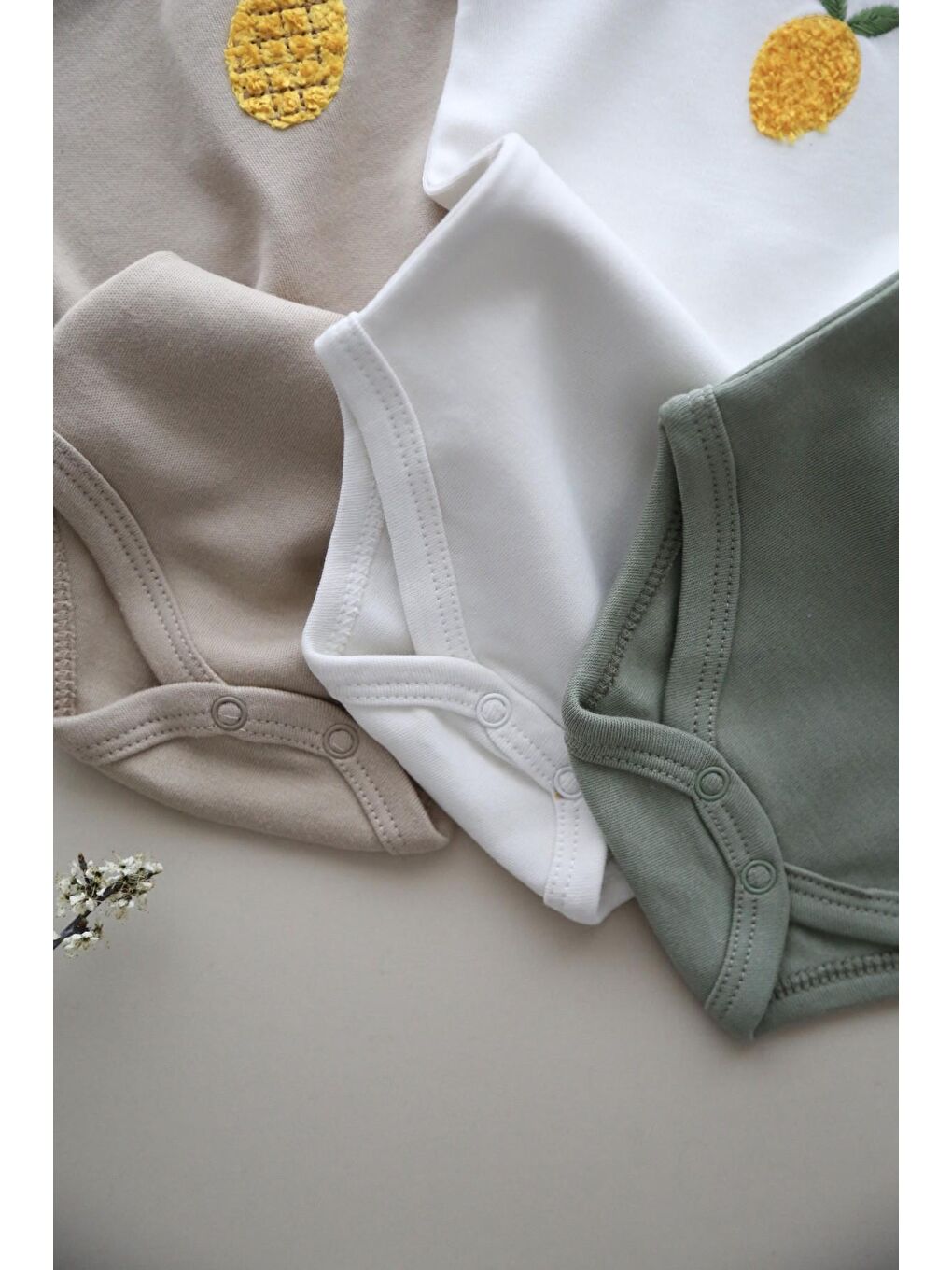 Beyaz 3Lü Nakışlı Çıtçıtlı Kısa Kollu Body Zıbın Model 3-5