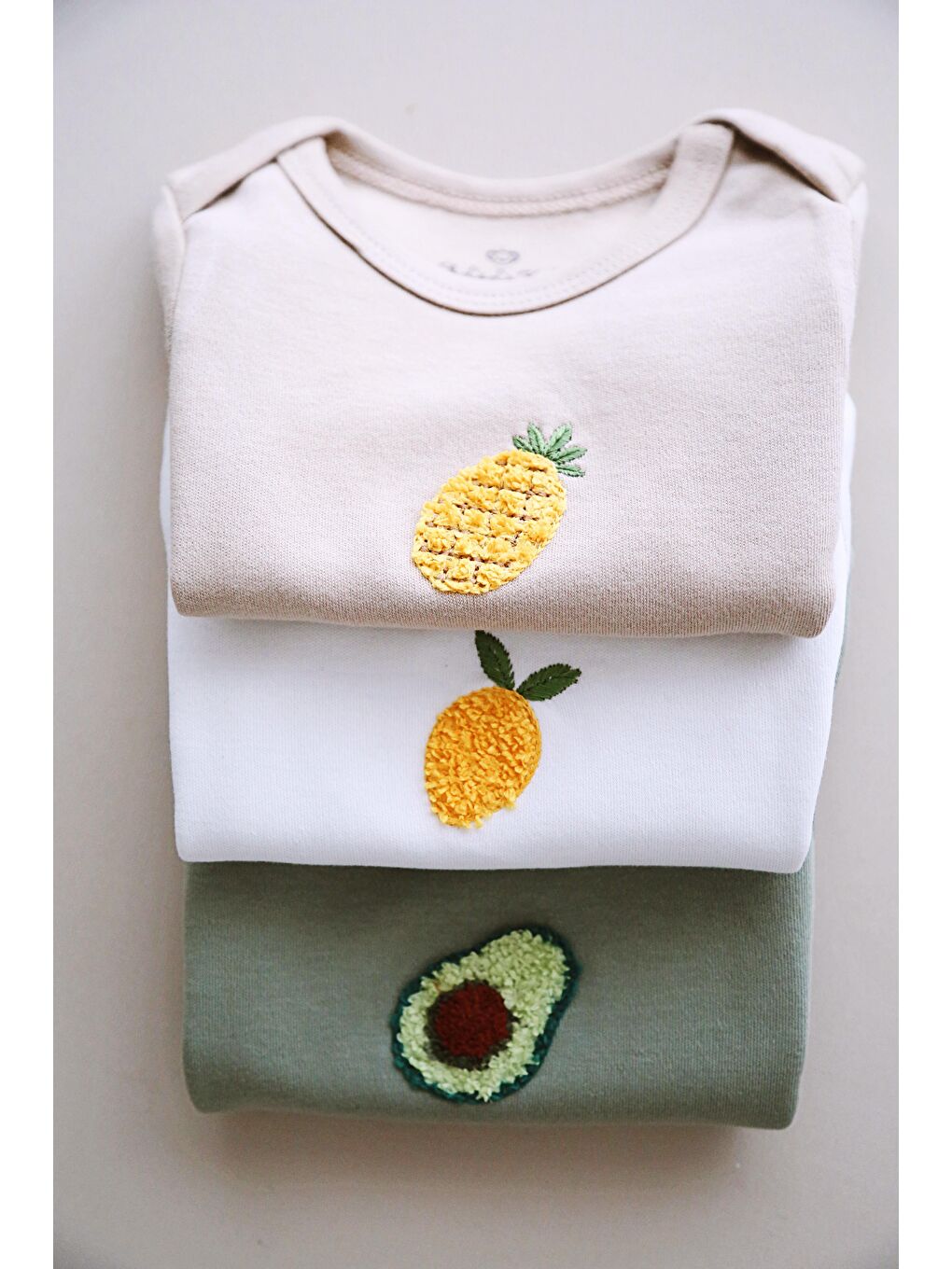 Beyaz 3Lü Nakışlı Çıtçıtlı Kısa Kollu Body Zıbın Model 3-7