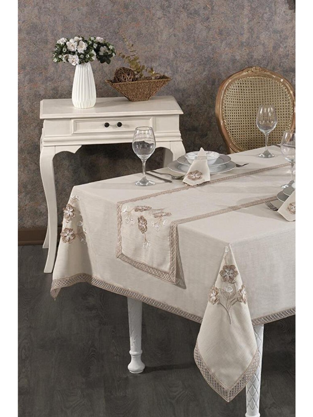 Kahverengi Rose Fransız Dantelli Yemek Takımı - 25 Parça Cappucino