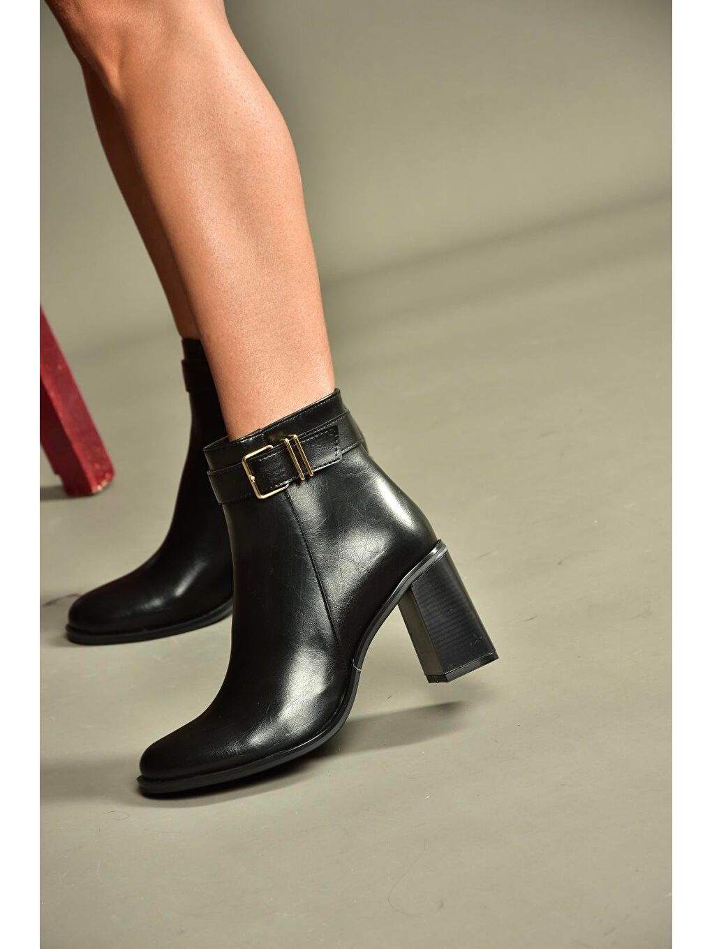 Siyah Kadın Bot V518102009-2