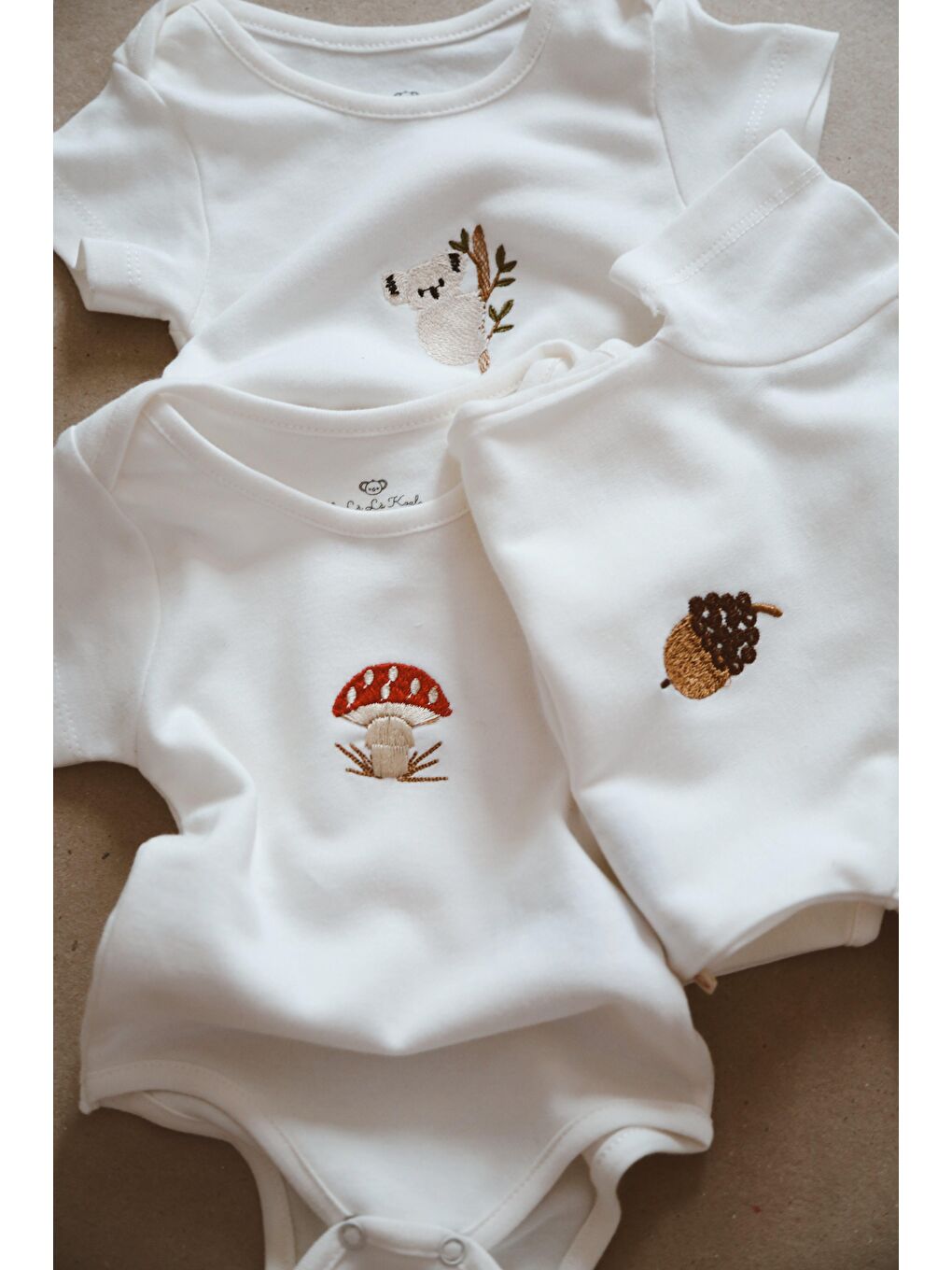 Beyaz 3Lü Nakışlı Çıt Çıtlı Kısa Kollu Body Zıbın Model 1-1