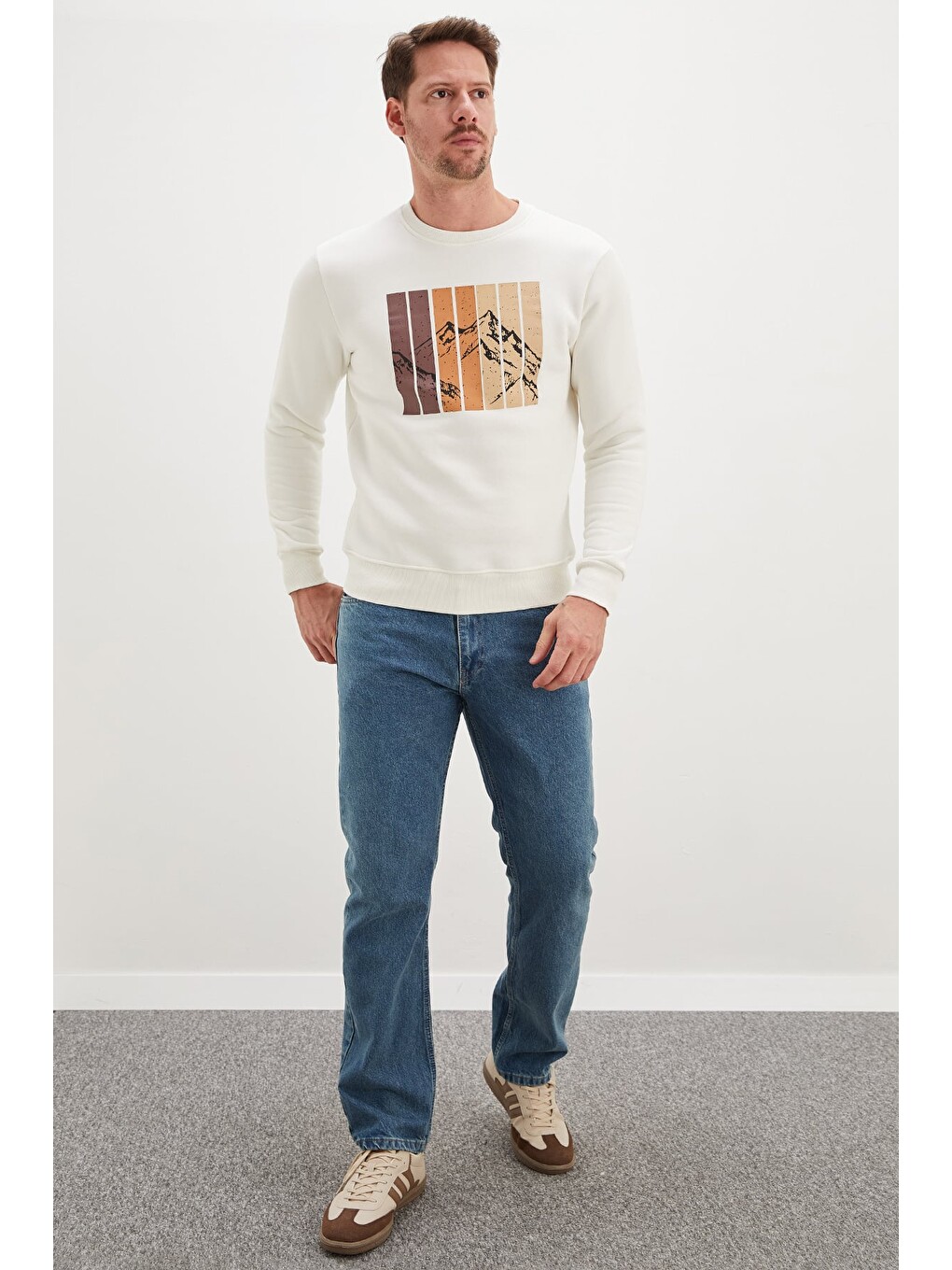 Ekru 3 İplik Dağ Baskılı Bisiklet Yaka Sweatshirt-3