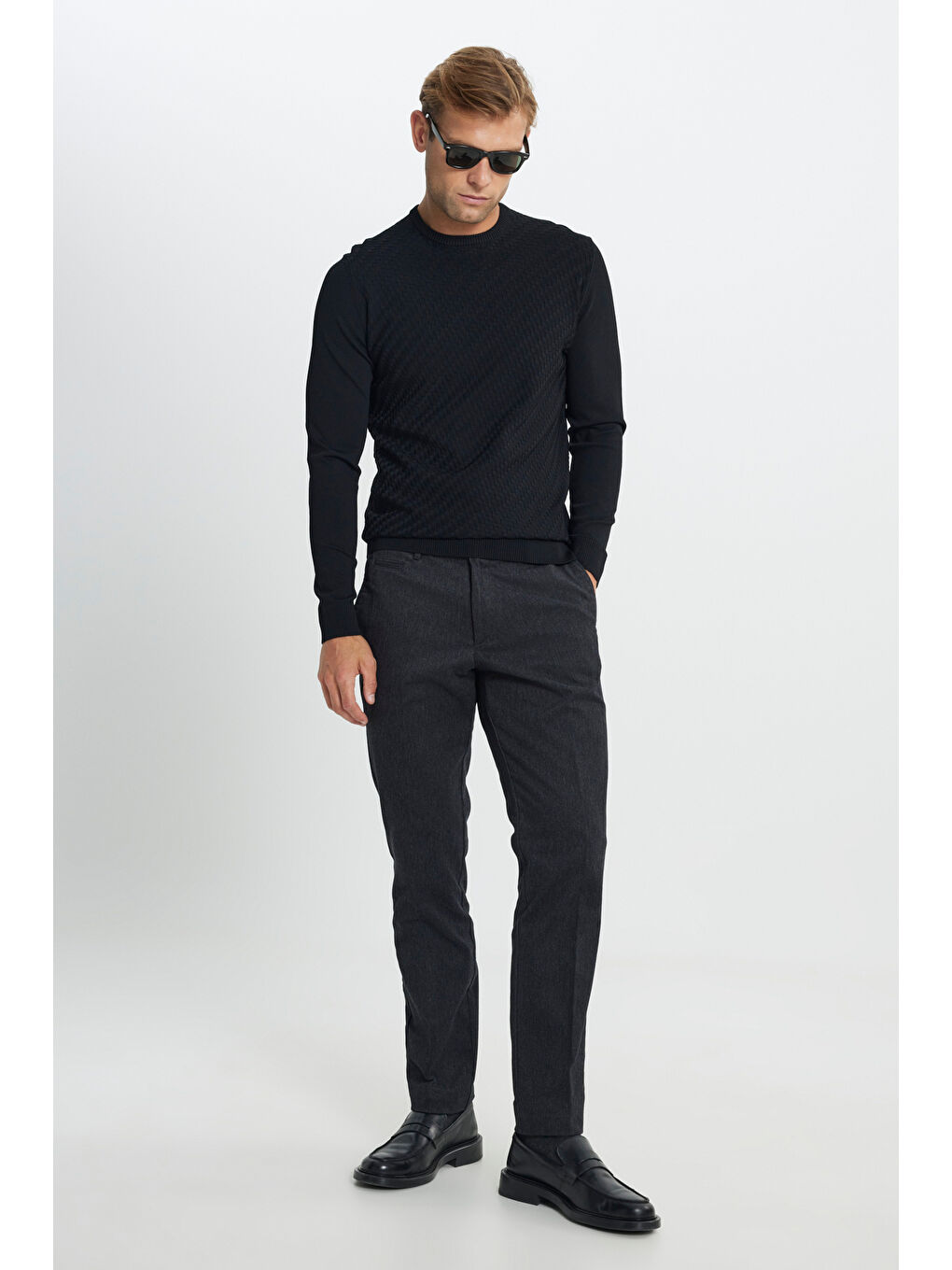 Erkek Siyah Standart Fit Normal Kesim Bisiklet Yaka Armürlü Triko Kazak-1