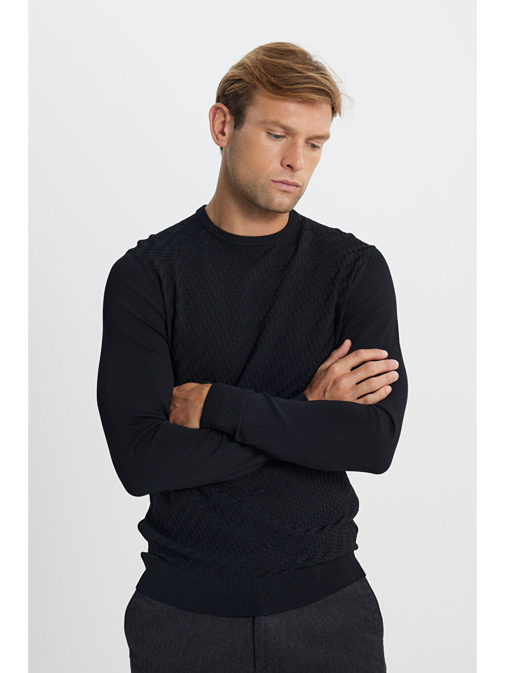 Erkek Siyah Standart Fit Normal Kesim Bisiklet Yaka Armürlü Triko Kazak-3