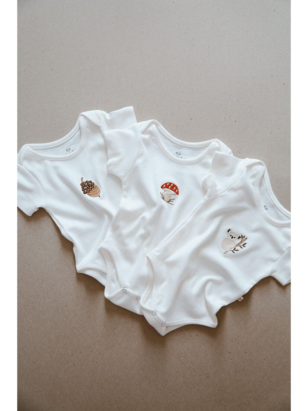 Beyaz 3Lü Nakışlı Çıt Çıtlı Kısa Kollu Body Zıbın Model 1-6