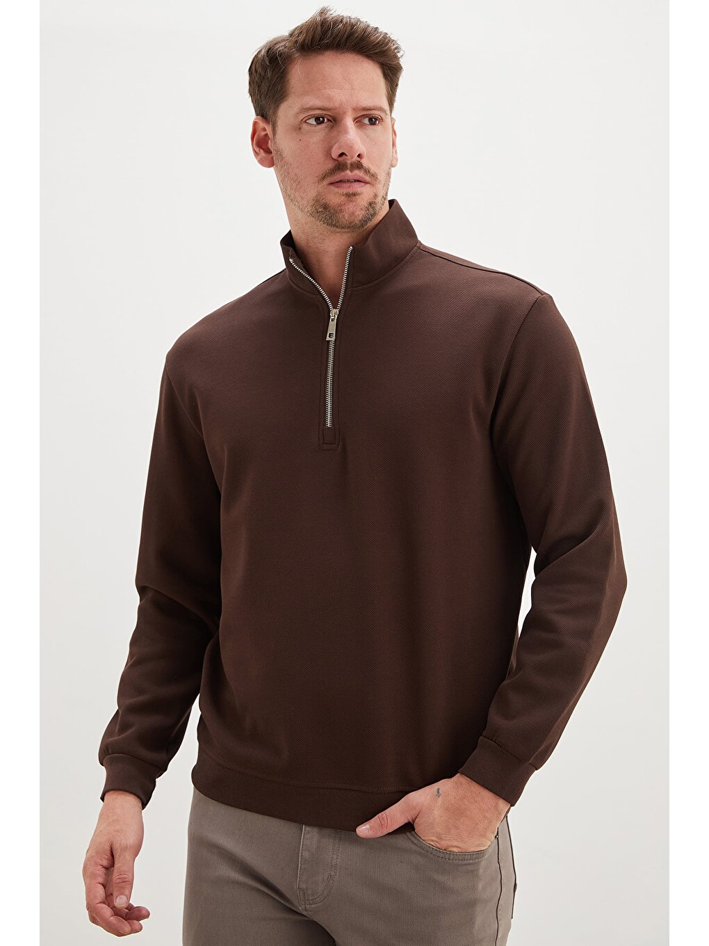 Kahverengi Yarım Fermuarlı Dik Yaka Pike Kumaş Sweatshirt-3