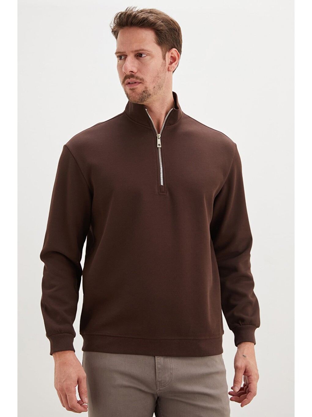 Kahverengi Yarım Fermuarlı Dik Yaka Pike Kumaş Sweatshirt-4