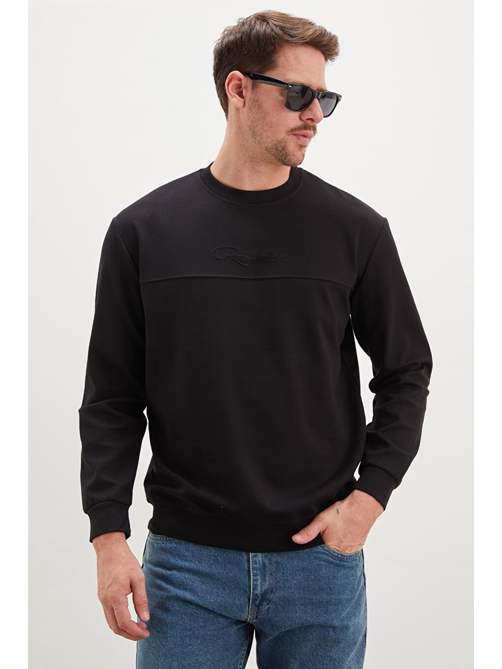 Siyah Kabartma Baskılı Çimalı Bisiklet Yaka Sweatshirt-1