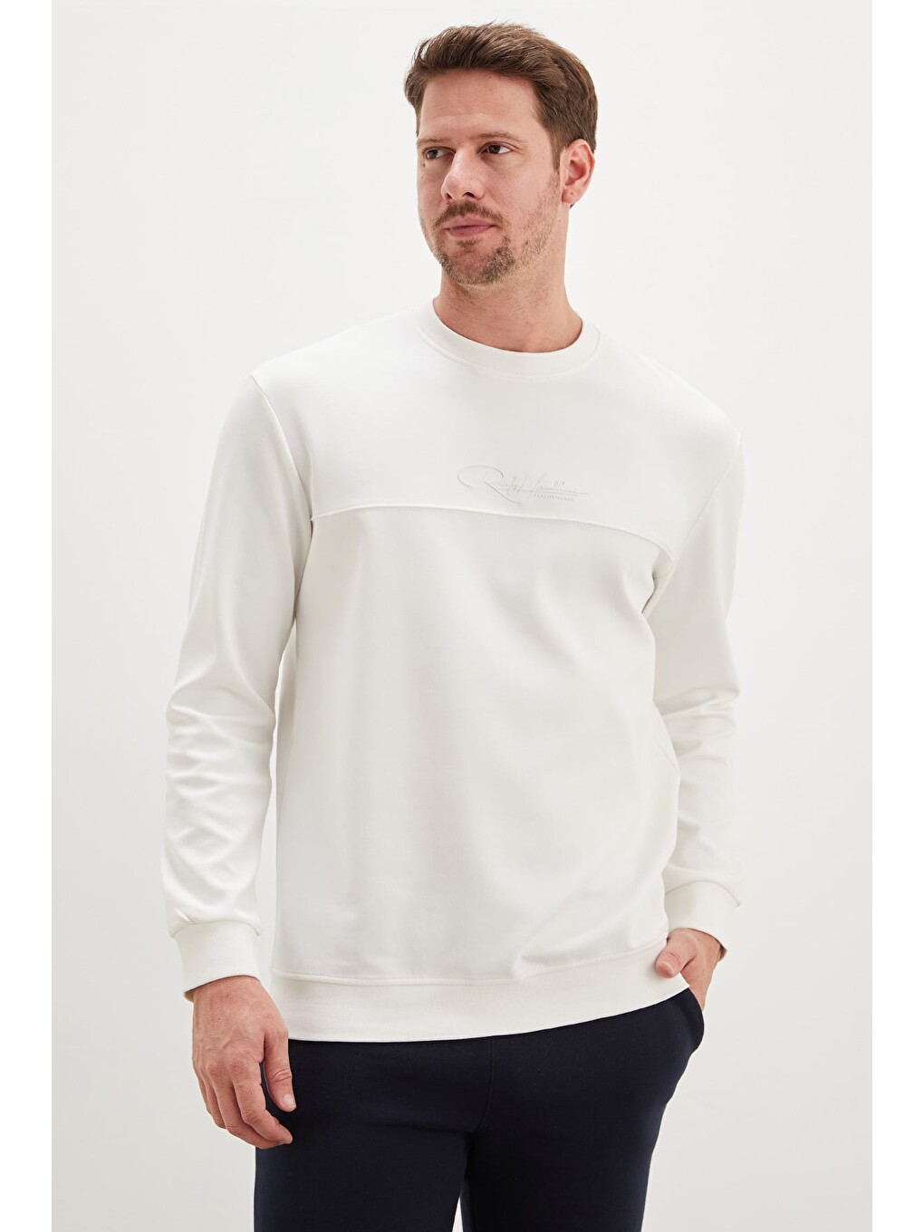 Ekru Kabartma Baskılı Çimalı Bisiklet Yaka Sweatshirt-1
