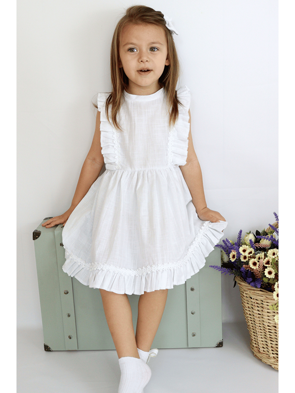 Kız Bebek Eloise Beyaz Fistolu Keten Elbise Toka Takım-4