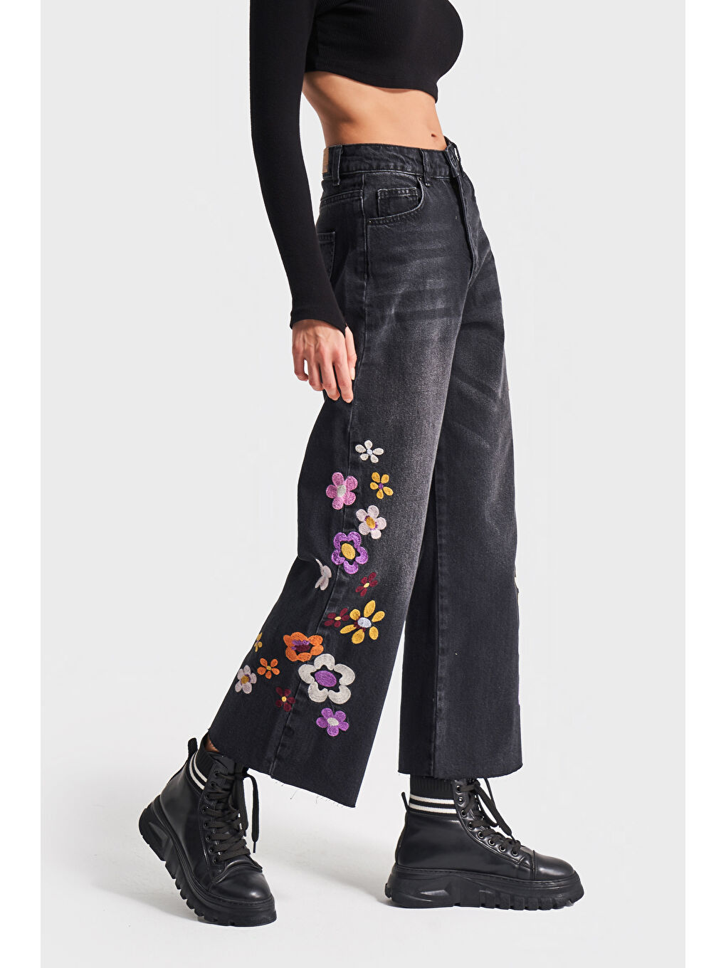 it's basic Füme Kadın Koyu Füme Renk Çiçek Nakışlı Culotte Fit Tasarım Denim