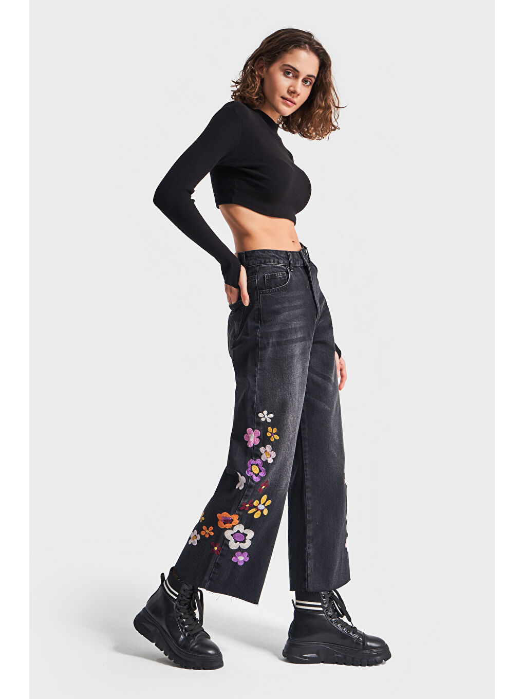 it's basic Füme Kadın Koyu Füme Renk Çiçek Nakışlı Culotte Fit Tasarım Denim - 1