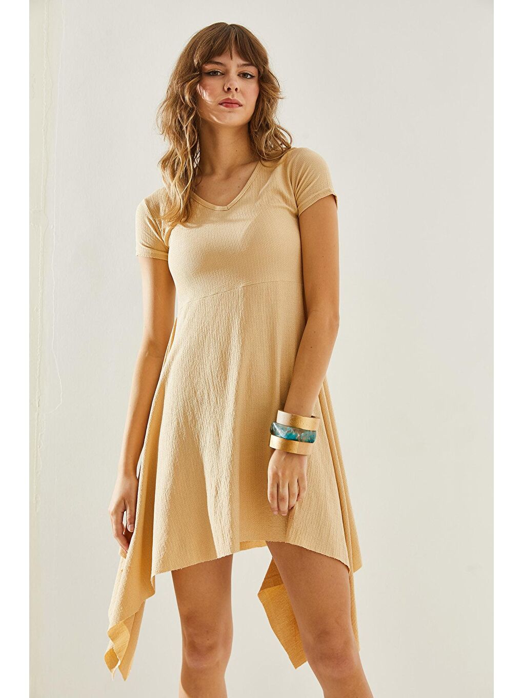 Bej Kadın Bürümcük Asimetrik Kesim V Yaka Elbise