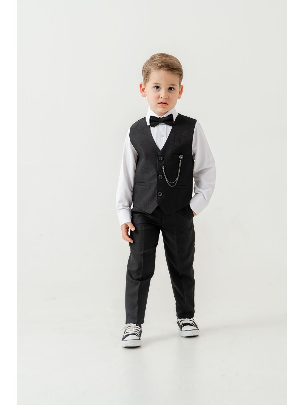 Siyah Erkek Çocuk Yelekli Slim Fit Takım Elbise – 4 Parça (Yelek, Pantolon, Gömlek, Papyon) TE.7026-1
