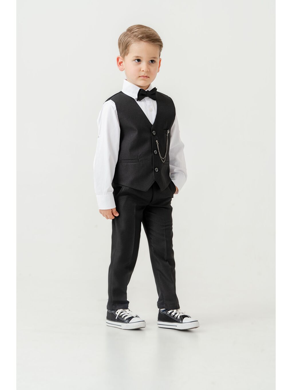Siyah Erkek Çocuk Yelekli Slim Fit Takım Elbise – 4 Parça (Yelek, Pantolon, Gömlek, Papyon) TE.7026-3