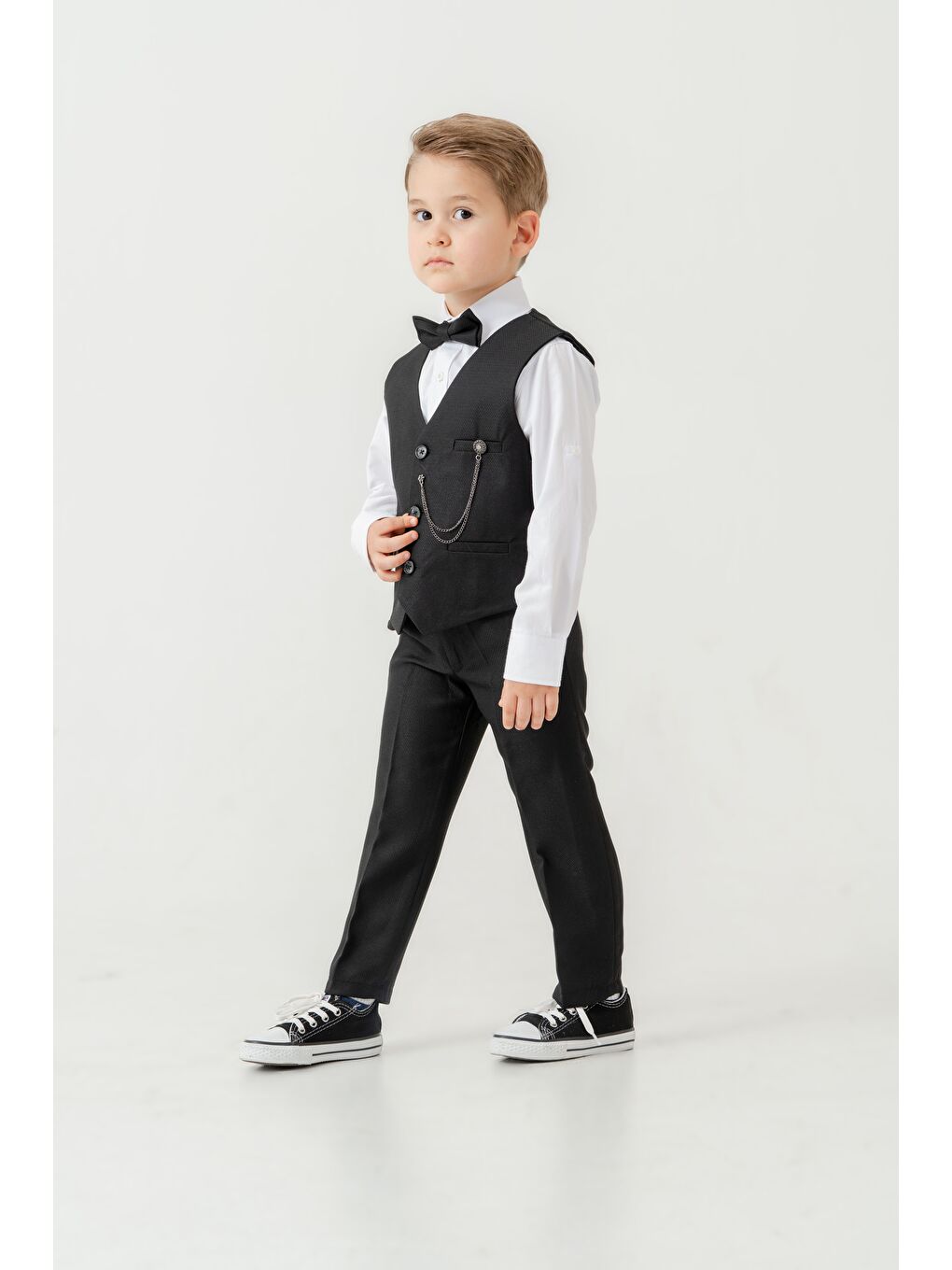 Siyah Erkek Çocuk Yelekli Slim Fit Takım Elbise – 4 Parça (Yelek, Pantolon, Gömlek, Papyon) TE.7026-4