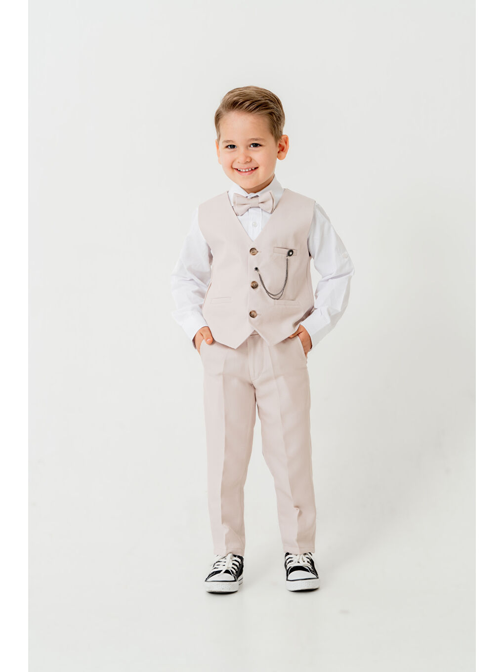 Bej Erkek Çocuk Yelekli Slim Fit Takım Elbise – 4 Parça (Yelek, Pantolon, Gömlek, Papyon) TE.7026