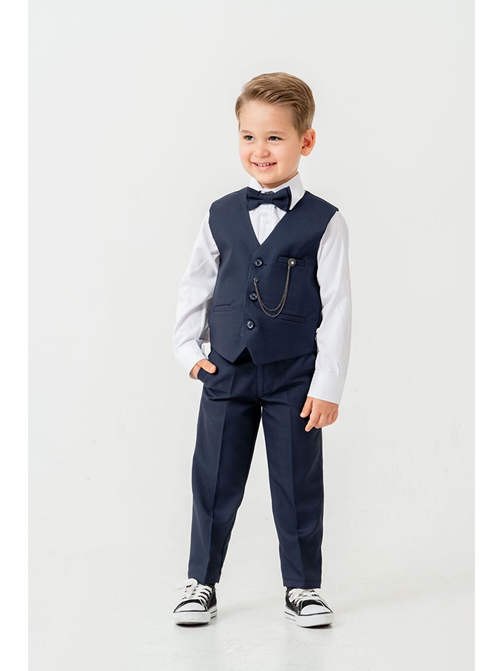 Lacivert Erkek Çocuk Yelekli Slim Fit Takım Elbise – 4 Parça (Yelek, Pantolon, Gömlek, Papyon) TE.7026