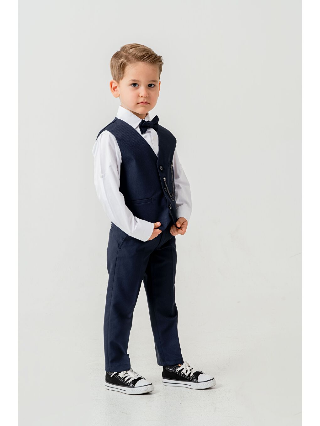 Lacivert Erkek Çocuk Yelekli Slim Fit Takım Elbise – 4 Parça (Yelek, Pantolon, Gömlek, Papyon) TE.7026-1