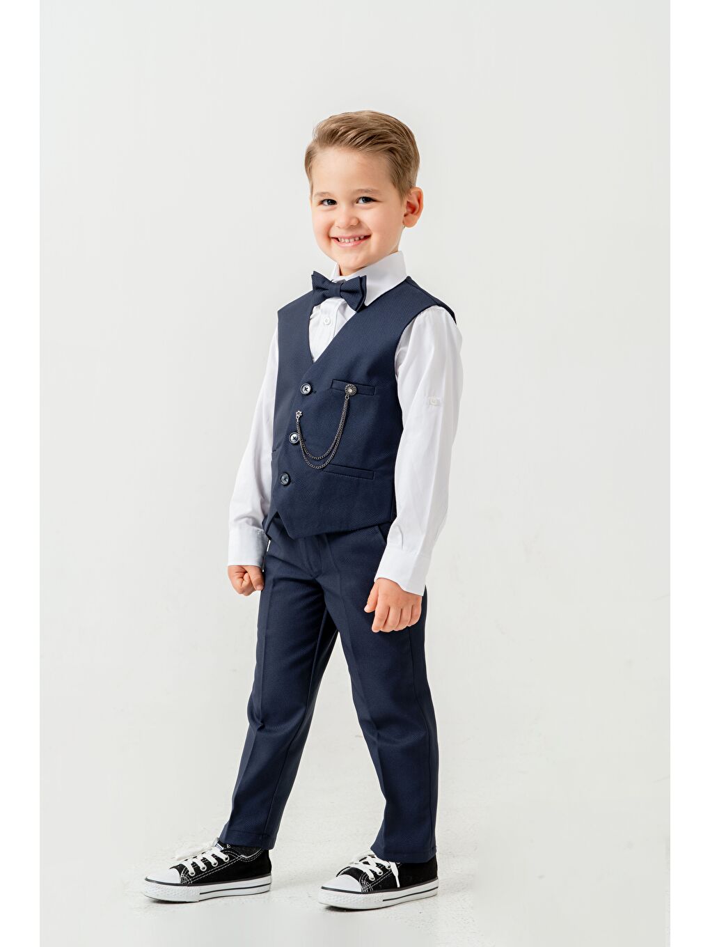 Lacivert Erkek Çocuk Yelekli Slim Fit Takım Elbise – 4 Parça (Yelek, Pantolon, Gömlek, Papyon) TE.7026-3