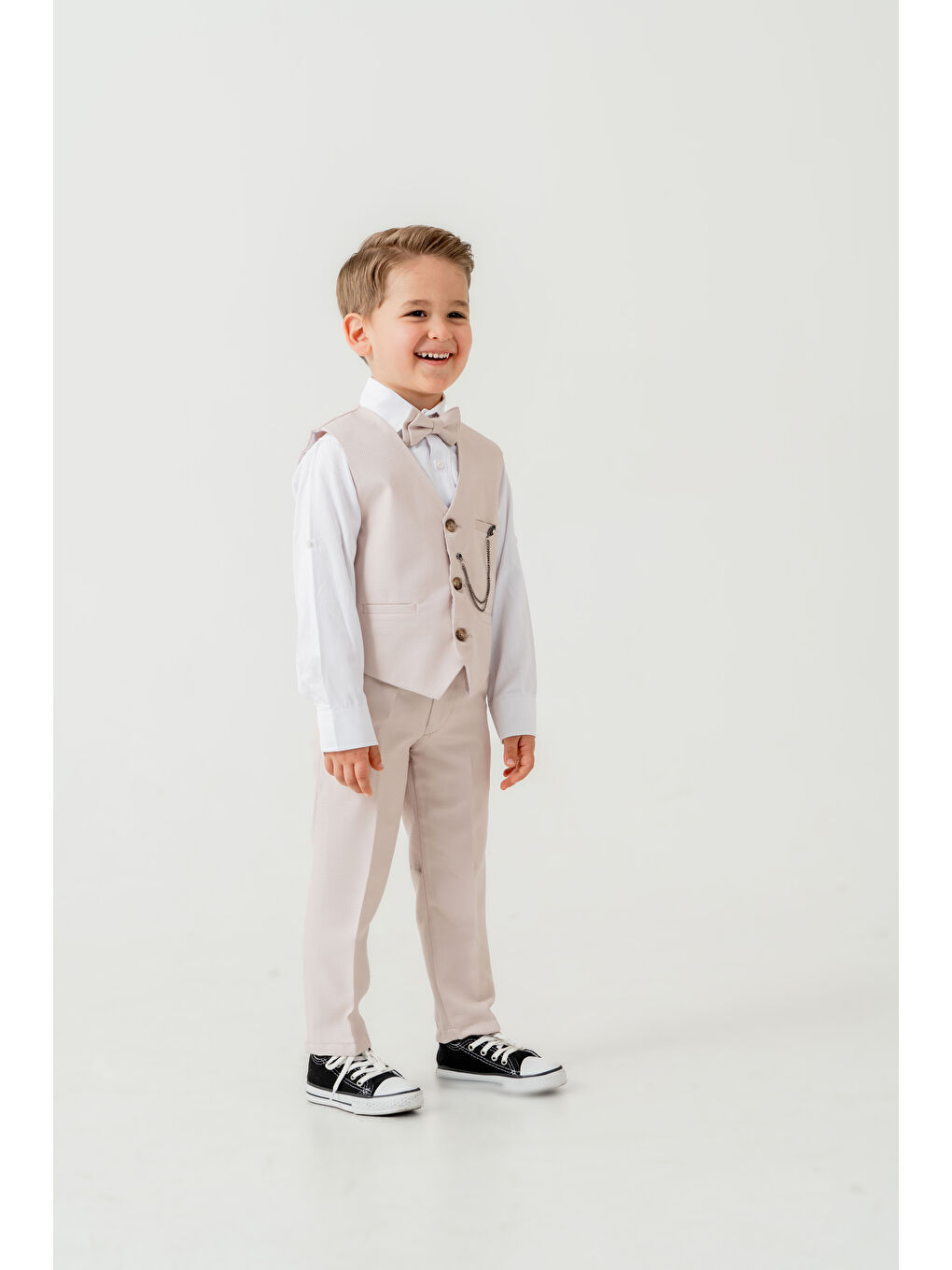 Bej Erkek Çocuk Yelekli Slim Fit Takım Elbise – 4 Parça (Yelek, Pantolon, Gömlek, Papyon) TE.7026-4