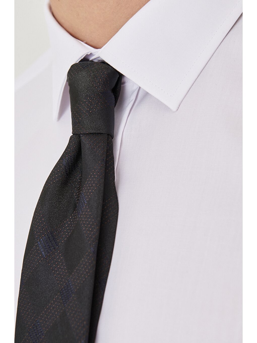 Erkek Beyaz Ütü Gerektirmeyen Dar Kesim %100 Pamuk Armürlü Gömlek-3