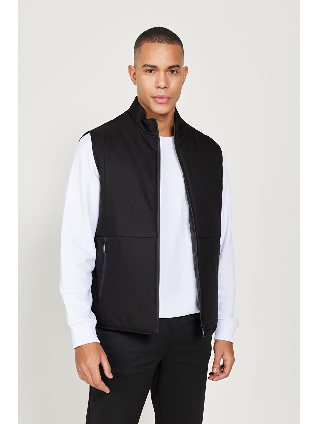 Erkek Siyah Standart Fit Normal Kesim Dik Yaka Yelek