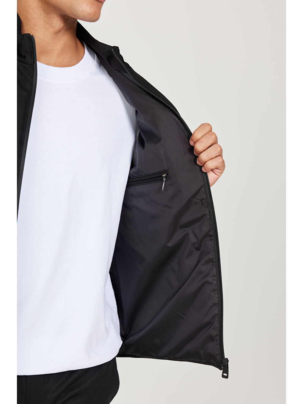 Erkek Siyah Standart Fit Normal Kesim Dik Yaka Yelek-4