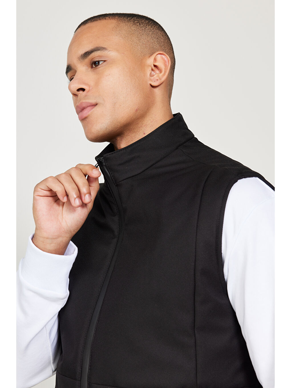 Erkek Siyah Standart Fit Normal Kesim Dik Yaka Yelek-5