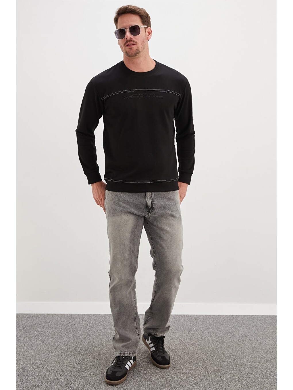 Siyah Yazı Baskılı Çimalı Bisiklet Yaka Modal Sweatshirt-2