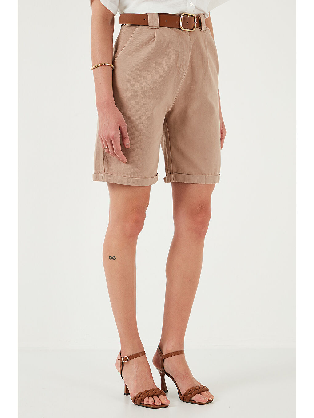 Kahverengi Pamuklu Relaxed Fit Yüksel Bel Kemerli Gabardin Short 668Yp4710-2