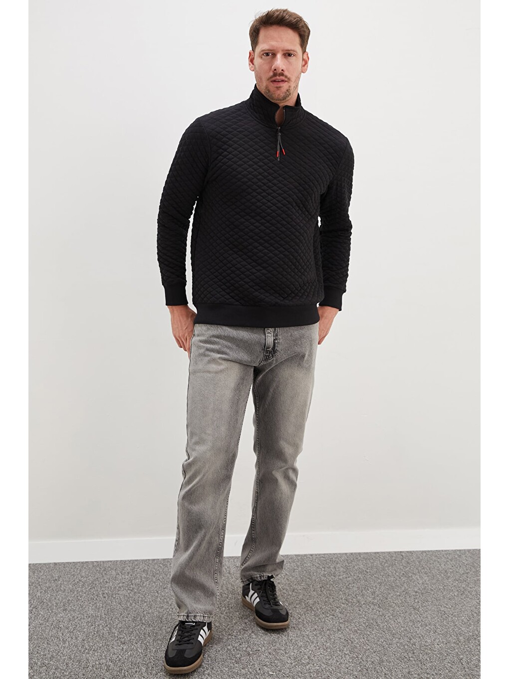 Siyah Yarım Fermuarlı Dik Yaka Kapitone Sweatshirt-1