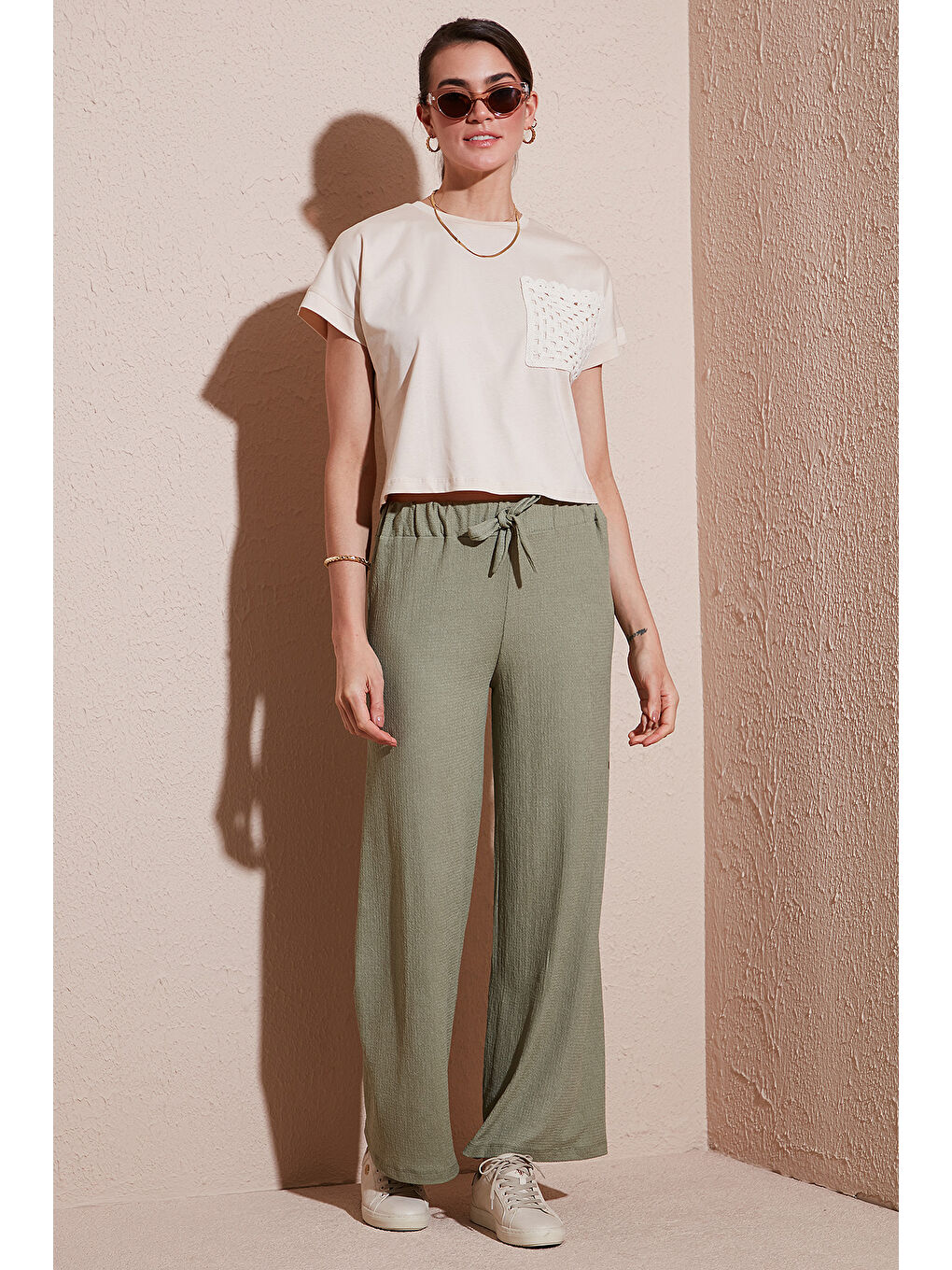 Yeşil Belden Bağlamalı Rahat Kesim Krinkıl Kumaş Pantolon 5869016-2