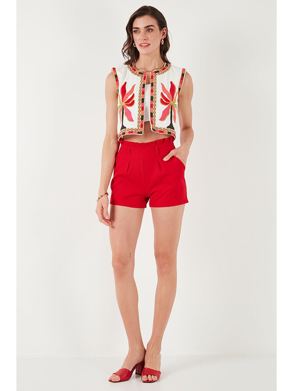 Ekru Pamuklu Regular Fit Çiçekli Nakış İşlemeli Crop Yelek 676291-1