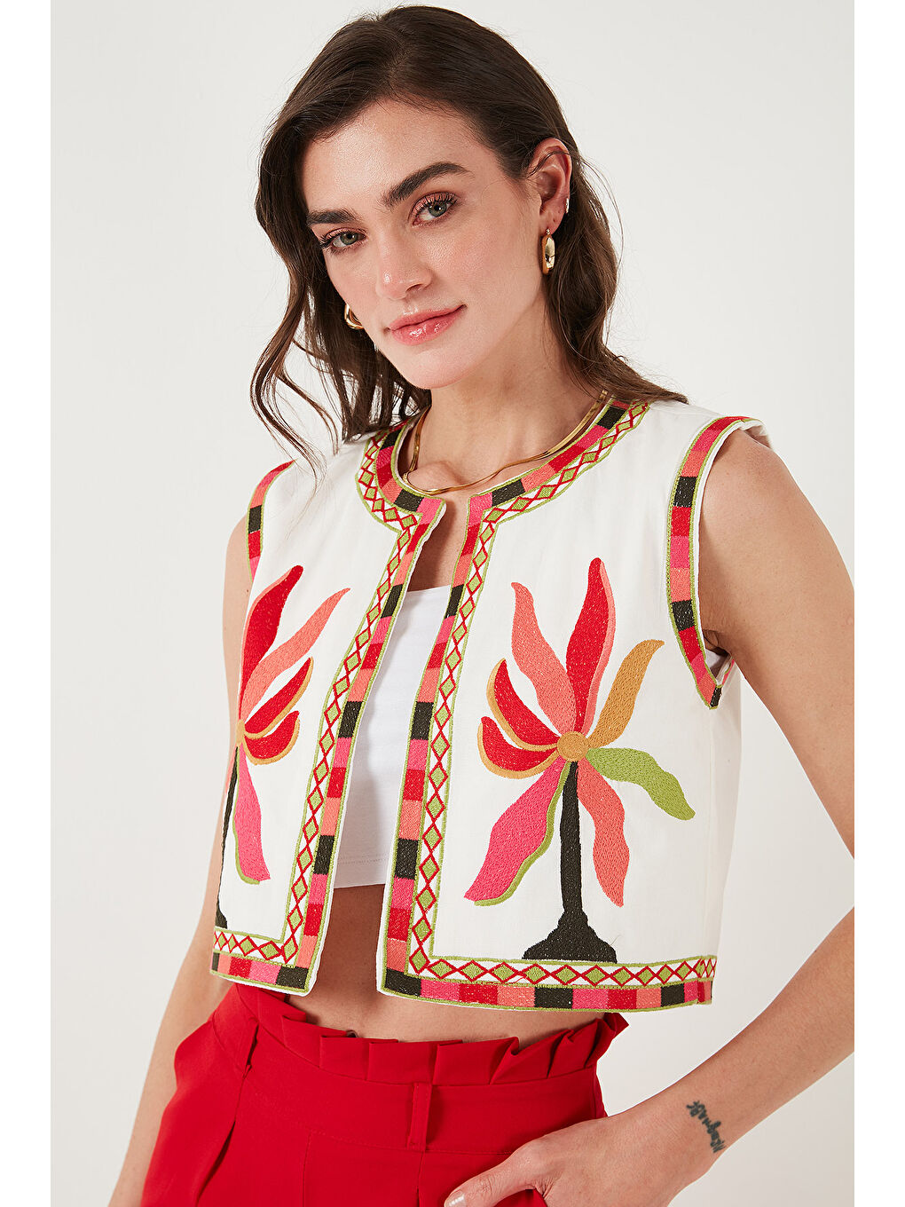 Ekru Pamuklu Regular Fit Çiçekli Nakış İşlemeli Crop Yelek 676291-3