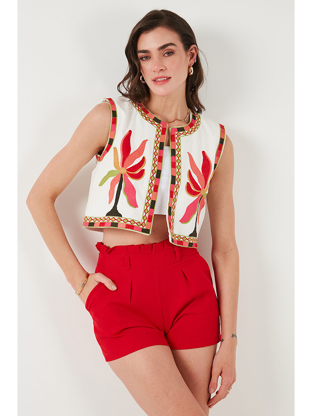 Ekru Pamuklu Regular Fit Çiçekli Nakış İşlemeli Crop Yelek 676291-4